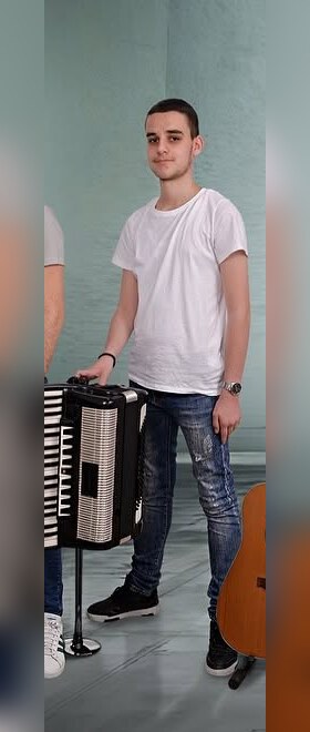 Хармоникаш